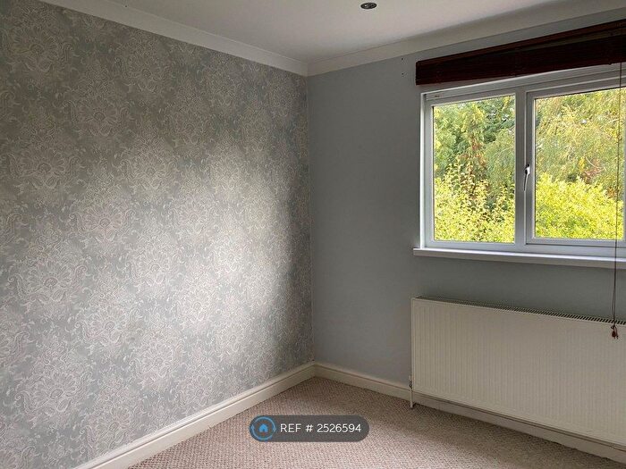 2 Bedroom Flat To Rent In Hatch End, Pinner, HA5