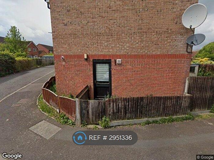 Studio To Rent In Gardenia Court, Basildon, SS15