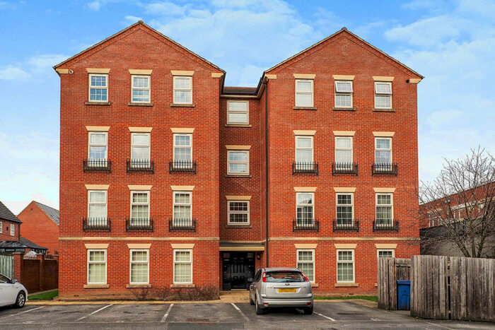 2 Bedroom Flat To Rent In Medlar Croft, Barnsley, South Yorkshire, S75