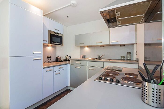 1 Bedroom Flat To Rent In Victoria Terrace, Leeds, LS3