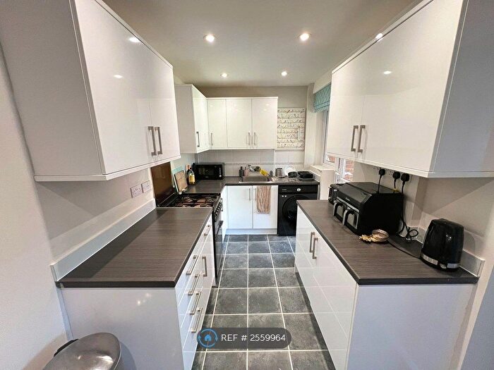 2 Bedroom Terraced House To Rent In Reading Road, Northolt, UB5