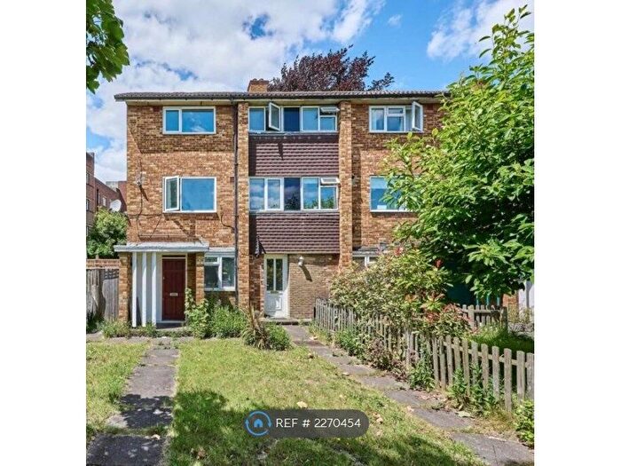 2 Bedroom Flat To Rent In Herne Hill, London, SE24