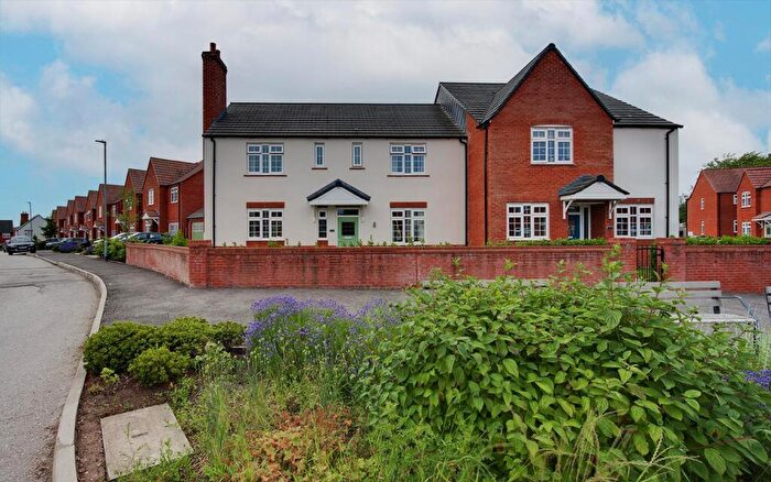 4 Bedroom Semi-Detached House For Sale In Fieldfare Way, Sandbach, CW11