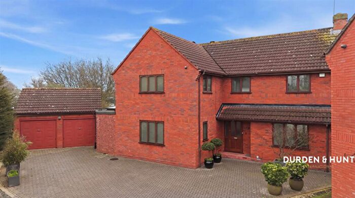 6 Bedroom Detached House For Sale In Tyle Green, Emerson Park, RM11