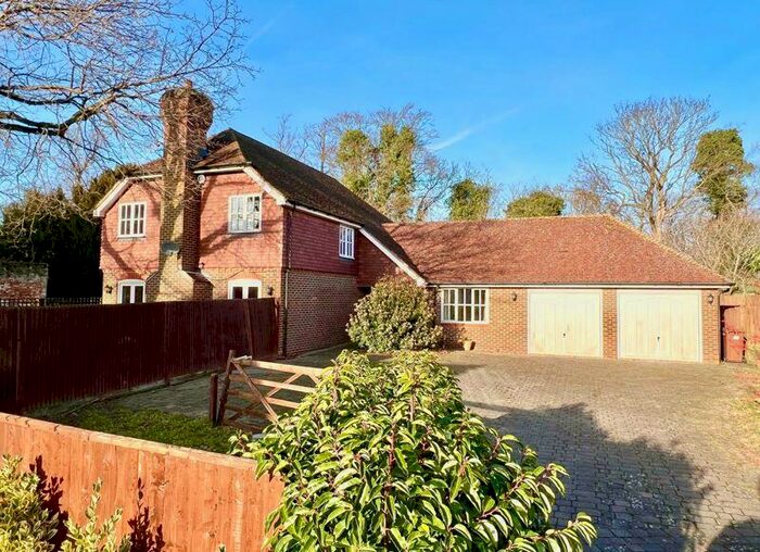 4 Bedroom Detached House For Sale In Holt Close, Sidcup, DA14