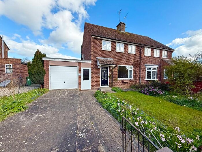 3 Bedroom Semi Detached House For Sale In Moorhills Crescent, Wing, LU7