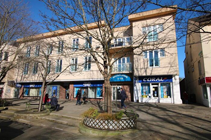 1 Bedroom Flat For Sale In Dulcima House, Carfax, RH12