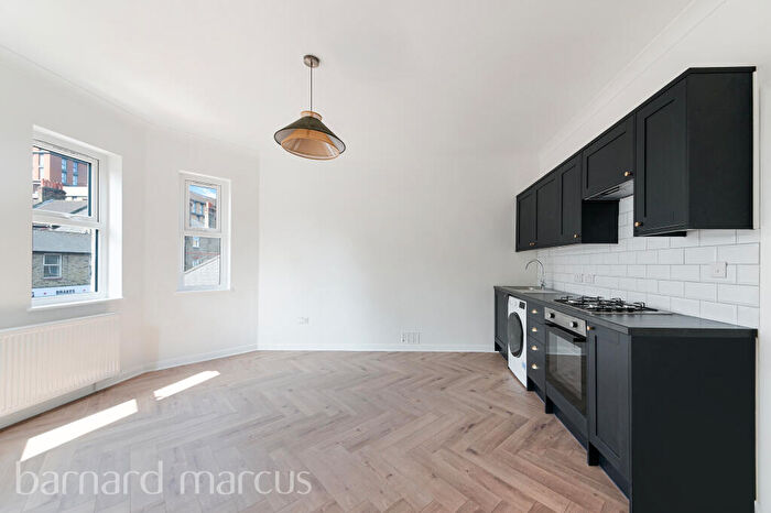 2 Bedroom Flat To Rent In Burnell Road, Sutton, SM1