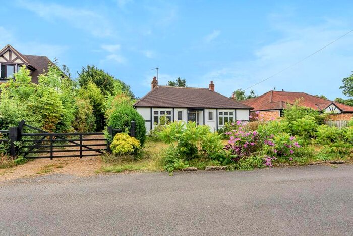 3 Bedroom Detached Bungalow To Rent In Staines, Staines-Upon-Thames, TW19