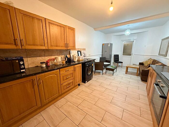 3 Bedroom Flat To Rent In London, E7