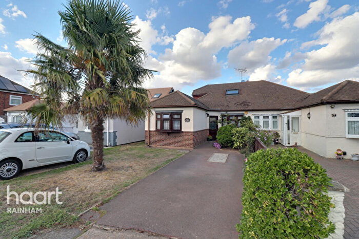 5 Bedroom Semi-Detached Bungalow For Sale In Mygrove Road, Rainham, RM13
