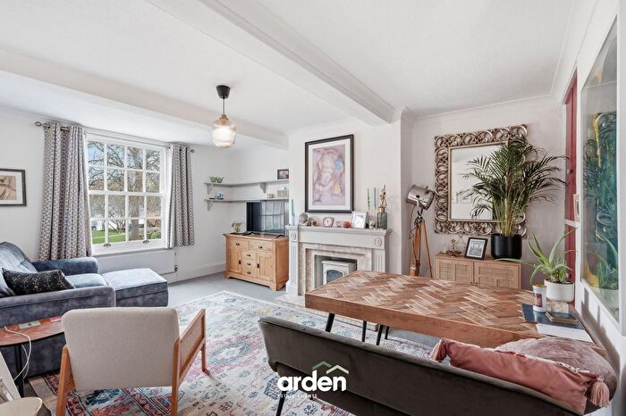 2 Bedroom Flat For Sale In Church Street, Alcester, B49