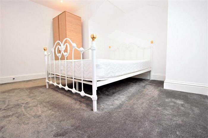 2 Bedroom Flat To Rent In Bedroom Flat In Crouch End, N8