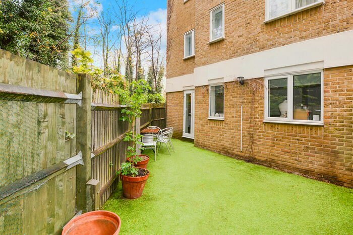 1 Bedroom Apartment To Rent In Water Lane, SE14