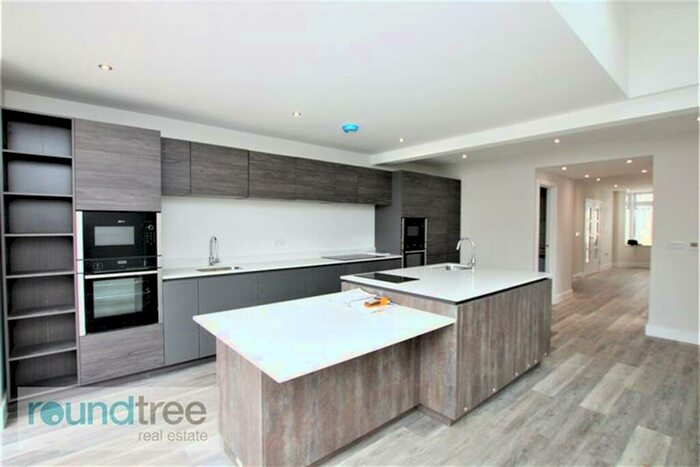 5 Bedroom House To Rent In Southfields, Hendon, NW4