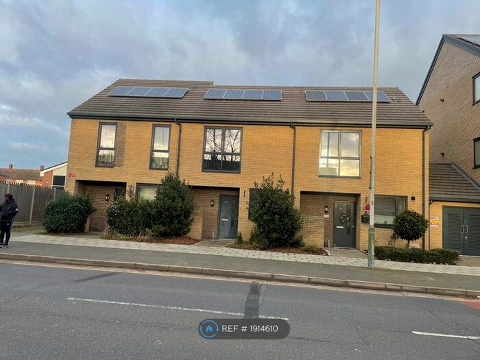 2 Bedroom Terraced House To Rent In Hilldene Avenue, Romford, RM3