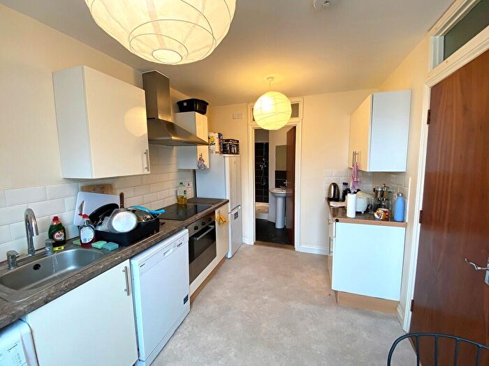 3 Bedroom Apartment To Rent In Fawcett Road, Southsea, PO4