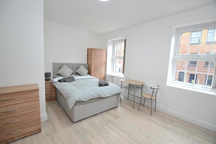 Studio To Rent In New Road, London, E1