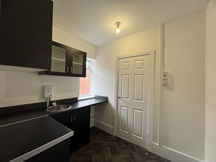 1 Bedroom Flat To Rent In Flat Above, Halesowen Road, Netherton, Dudley, West Midlands, DY2