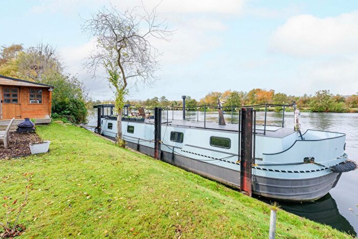 1 Bedroom Property For Sale In Alongside Spade Oak Reach, Cookham, SL6