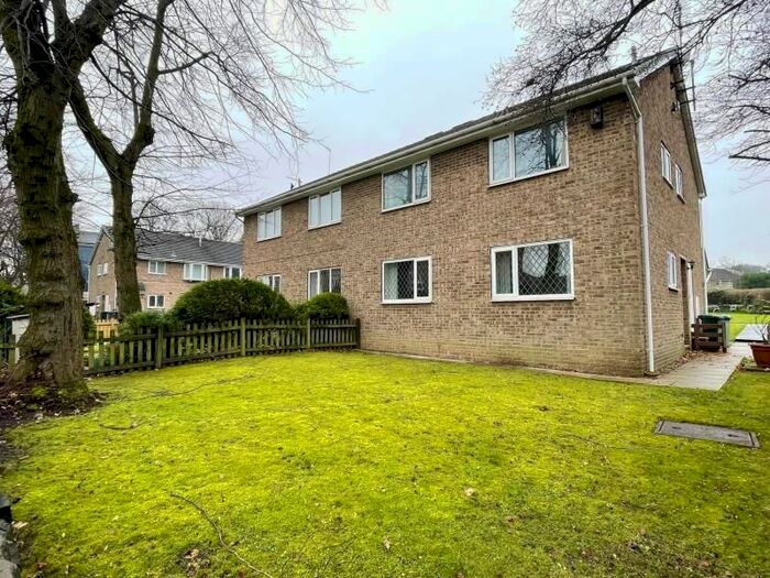 2 Bedroom Flat To Rent In Lakeside Court, Lindley, Huddersfield, HD3