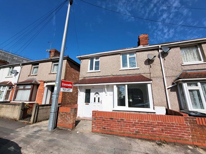 3 Bedroom House To Rent In Beckhampton Street, Swindon, SN1