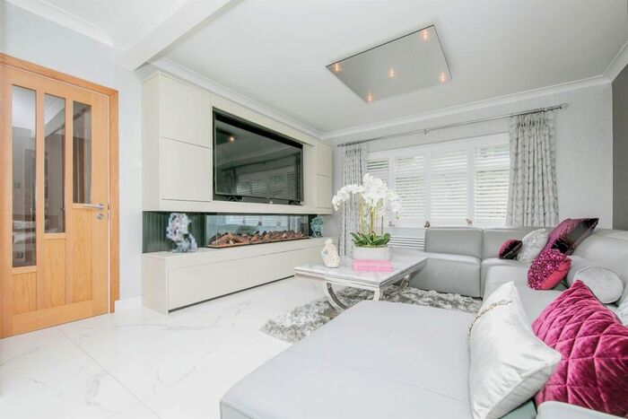 3 Bedroom Bungalow For Sale In Wick Lane, Harwich, CO12