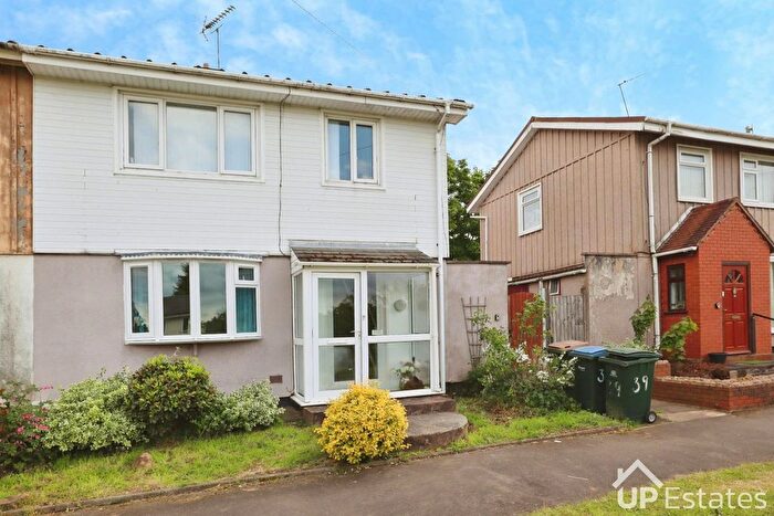 3 Bedroom Semi-Detached House For Sale In Howcotte Green, Coventry, CV4