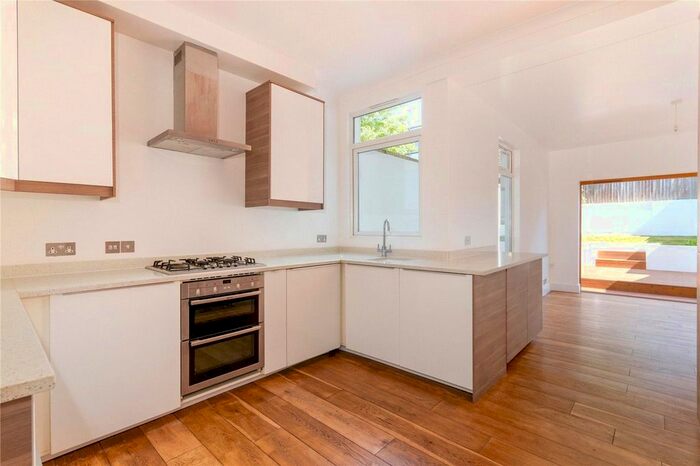 4 Bedroom Terraced House To Rent In Southcroft Road, London, SW16