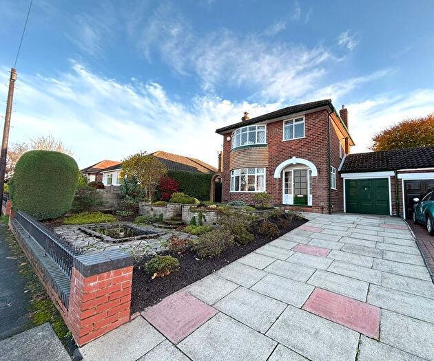3 Bedroom Detached House For Sale In Shaftesbury Avenue, Timperley, WA15