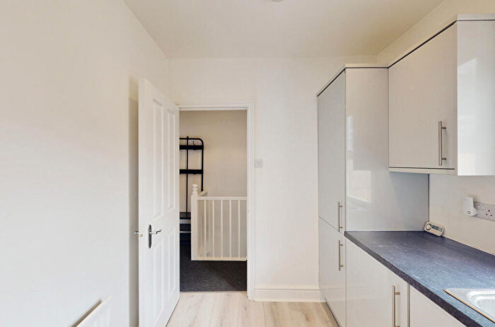 2 Bedroom Apartment To Rent In Lower Bristol Road, BA2
