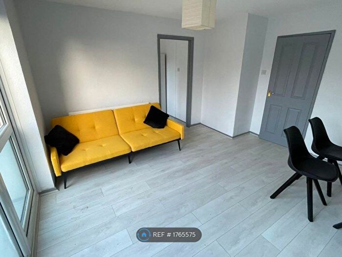 4 Bedroom Flat To Rent In Tupman House, London, SE16