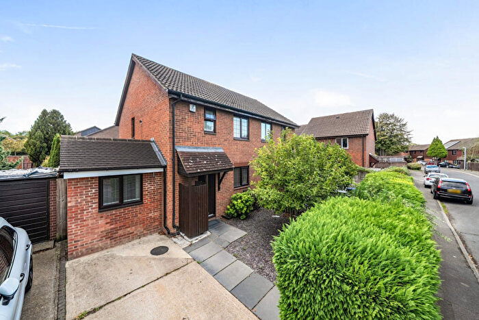 4 Bedroom Semi Detached House For Sale In The Spinney, Swanley, BR8