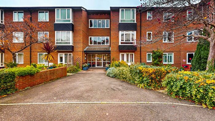 2 Bedroom Flat To Rent In Durham Avenue, Bromley, BR2