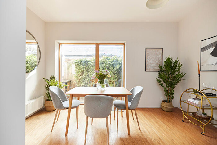 1 Bedroom Flat To Rent In Peckham Hill Street, SE15