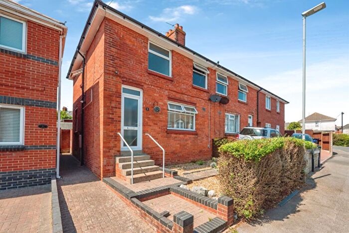 3 Bedroom End Of Terrace House For Sale In Longcroft Road, Weymouth, DT4