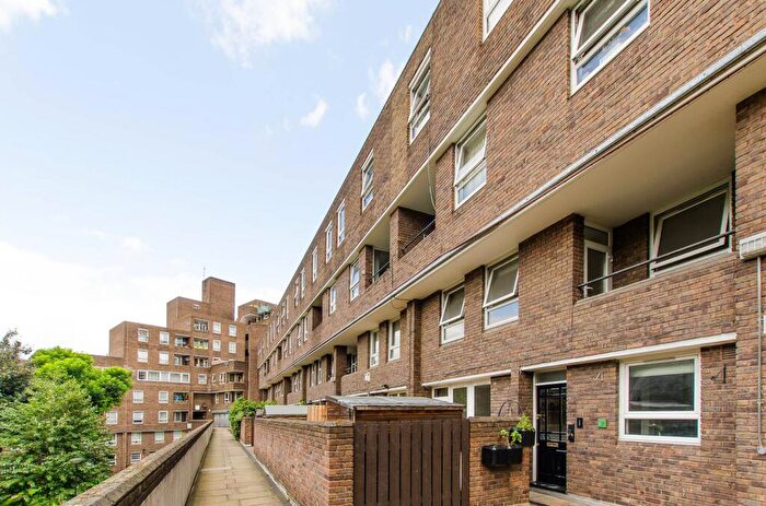 3 Bedroom Flat To Rent In Manningford Close, Clerkenwell, London, EC1V