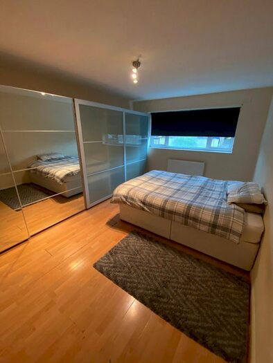 1 Bedroom Flat To Rent In Windsor Court, London, N14