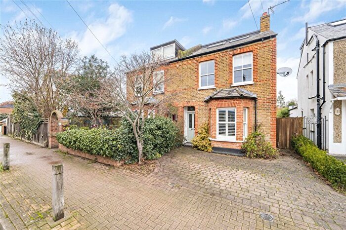 4 Bedroom Semi Detached House For Sale In Lime Grove, New Malden, KT3