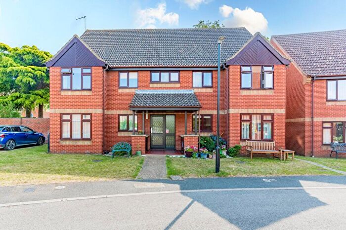 2 Bedroom Flat For Sale In Parkside Court, Diss, IP22