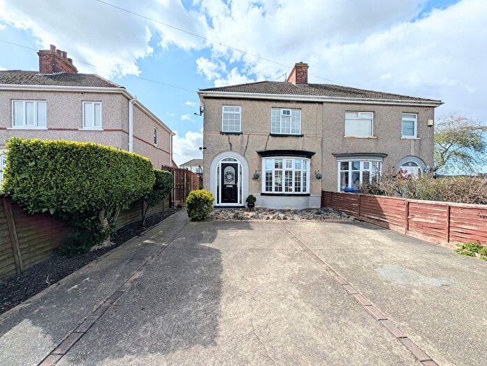 3 Bedroom Semi Detached House For Sale In Rosina Grove North, Grimsby, DN32