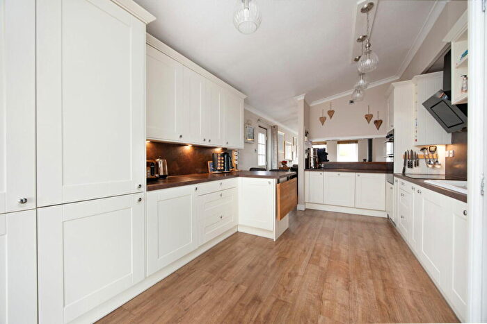 2 Bedroom Detached Bungalow For Sale In Elizabeth Drive, Devizes, SN10