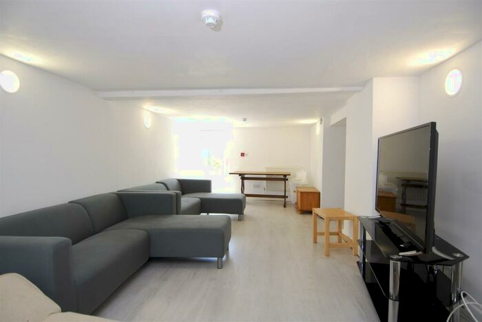 9 Bedroom House To Rent In Lipson Road, Plymouth, PL4