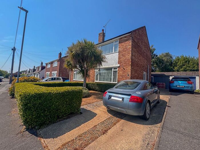 3 Bedroom Semi-Detached House For Sale In Foxcroft Drive, Wimborne, BH21