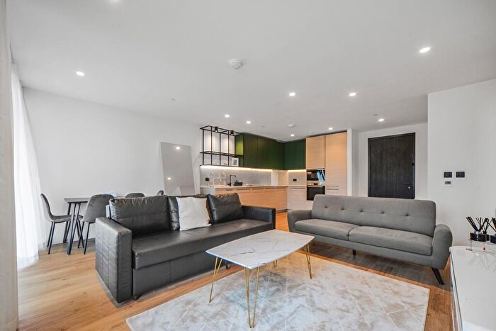 1 Bedroom Flat To Rent In Curlew House, Hawser Lane, E14