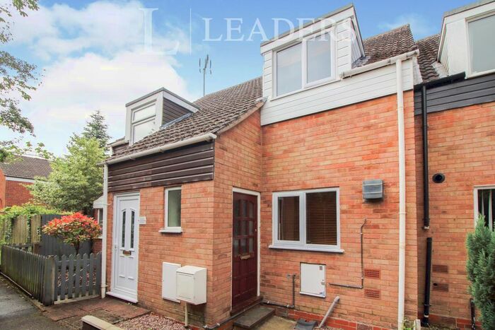 2 Bedroom Property To Rent In Oldbury Close, Redditch, B98