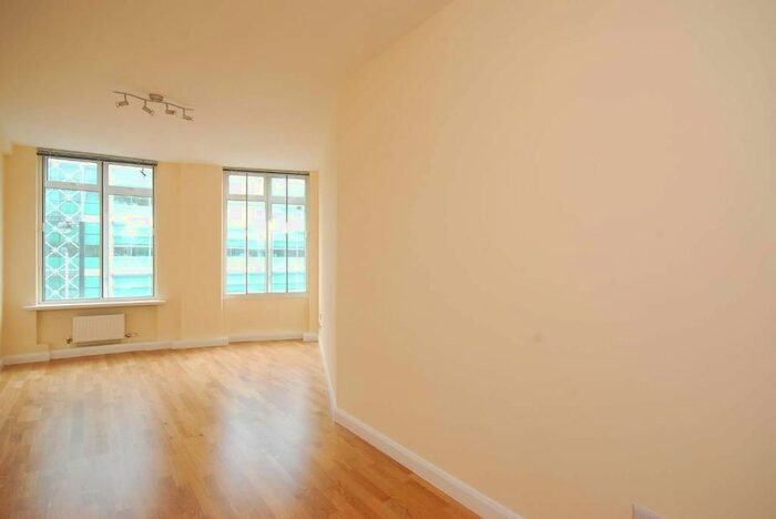 2 Bedroom Flat To Rent In Warren Court, - Euston Road, Fitzrovia, London, NW1