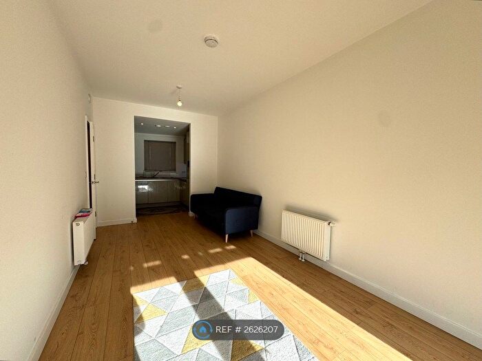 1 Bedroom Flat To Rent In Lariat Court, Barking, IG11