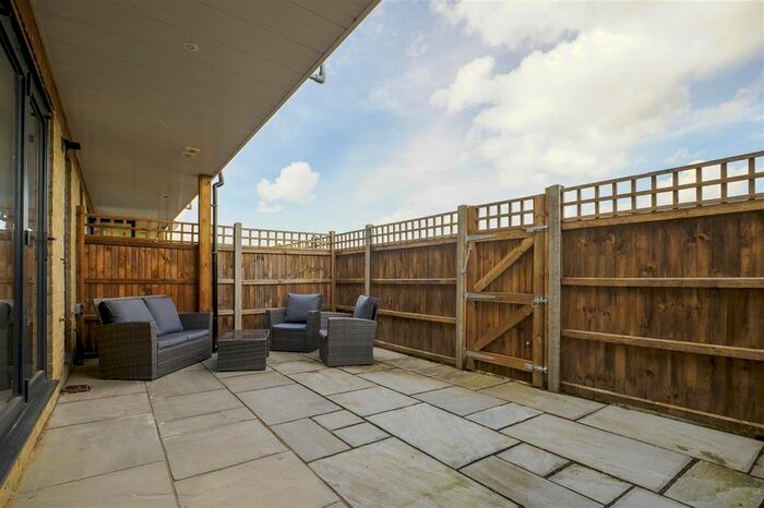 5 Bedroom Terraced House For Sale In Waterside Close, Faversham, ME13
