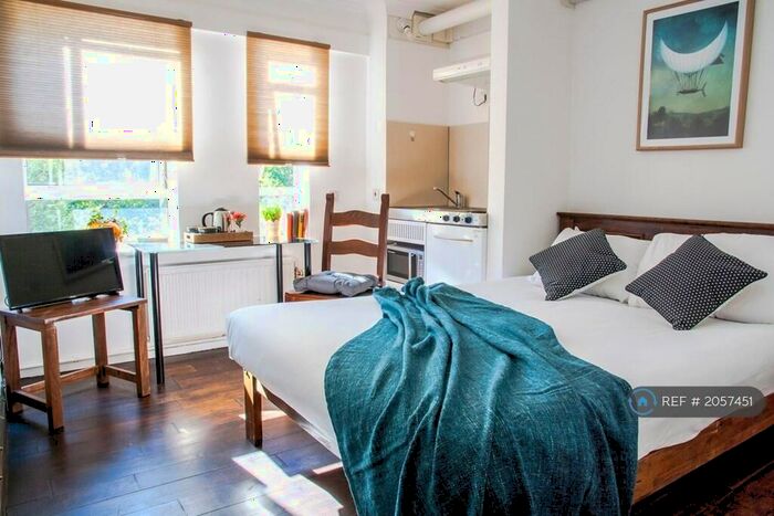 Studio To Rent In Mapesbury Lodge, London, NW2